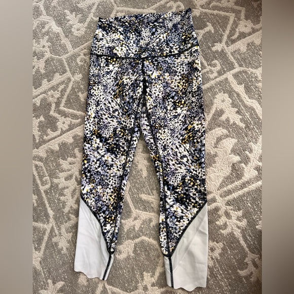 Lululemon Wunder Under Crop High-Rise
Lululemon. A10 - Picture 3 of 6